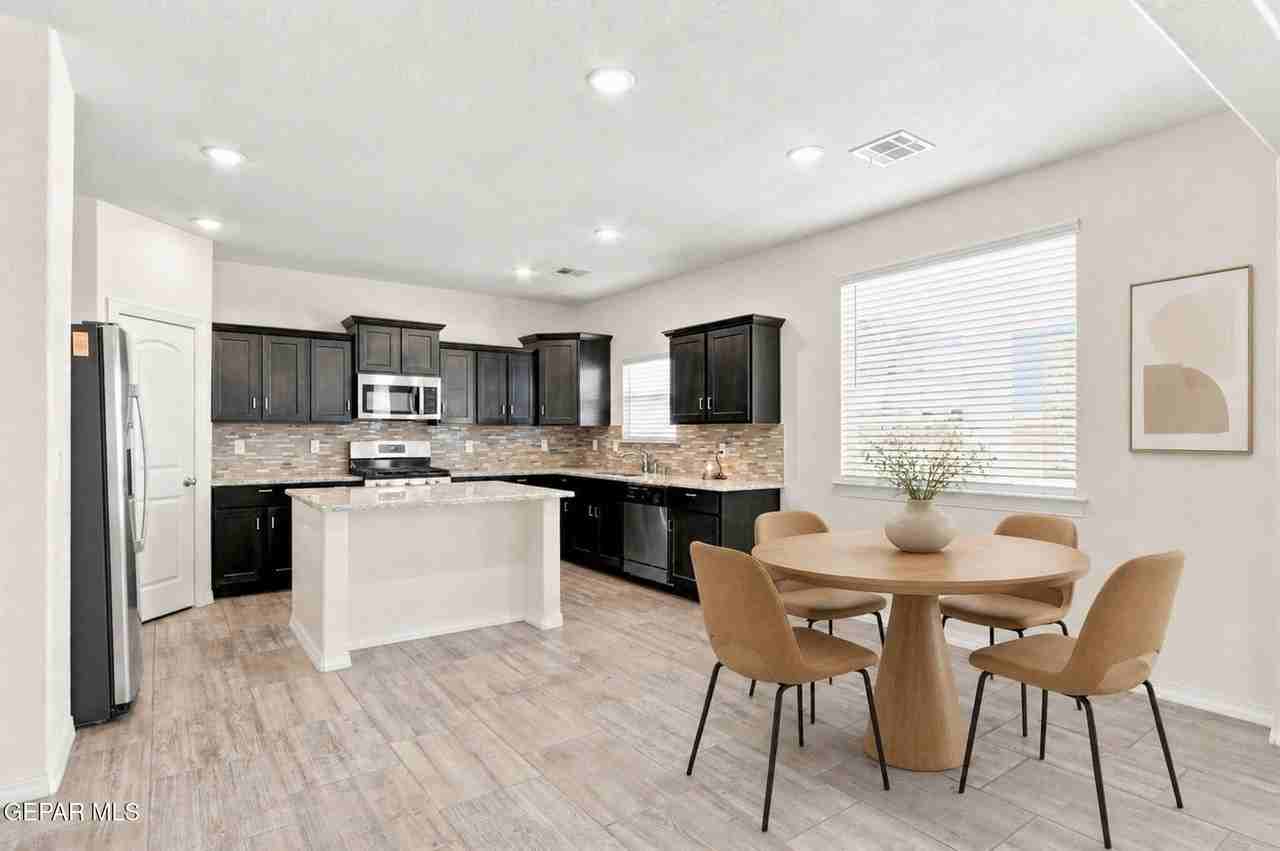 12741 Silver Streak Ave - Photo 4 of 28