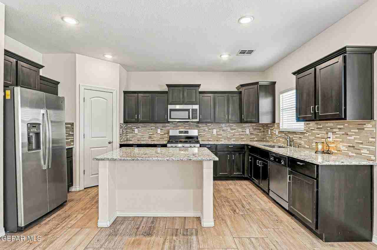 12741 Silver Streak Ave - Photo 5 of 28