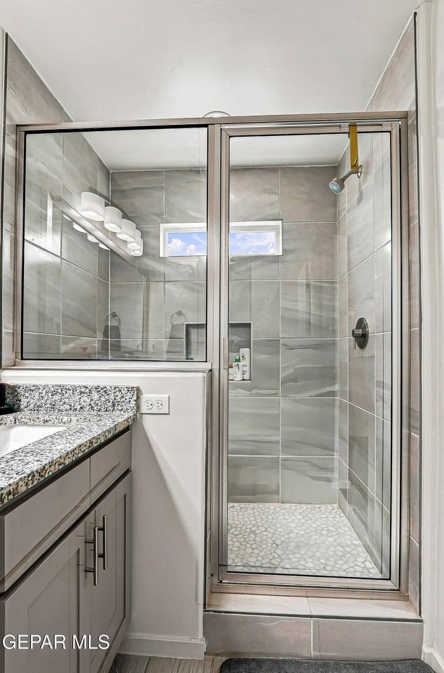13420 Highworth Dr - Photo 4 of 31