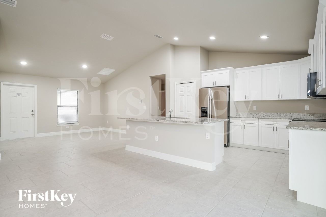 5134 Centennial Blvd - Photo 3 of 15