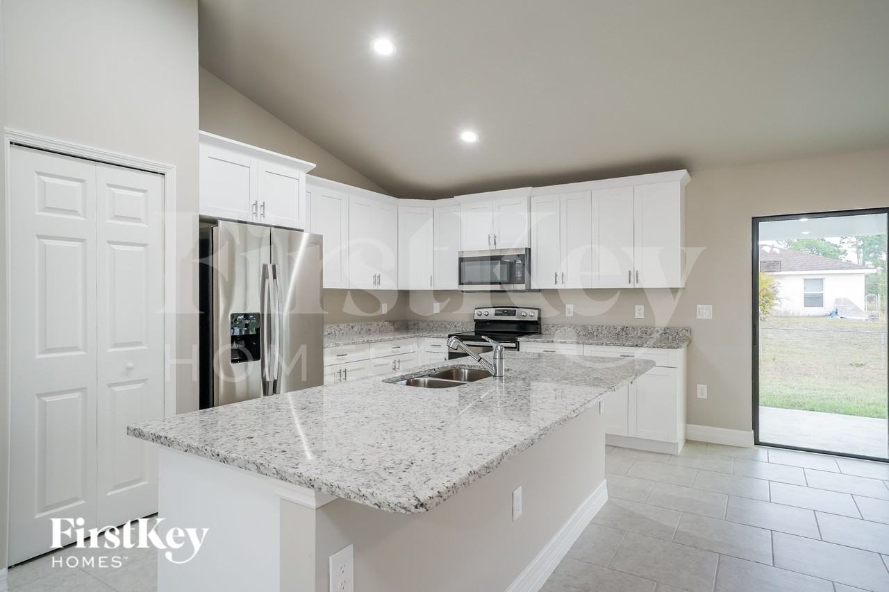 5134 Centennial Blvd - Photo 4 of 15
