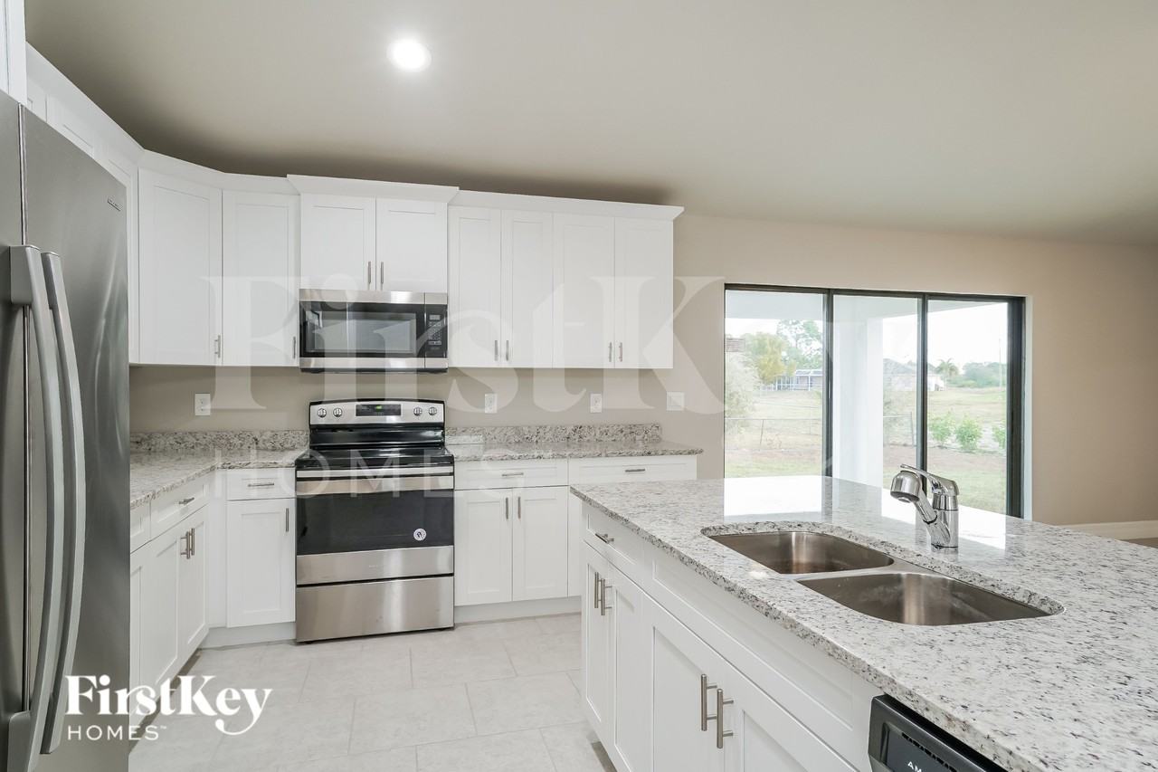 5134 Centennial Blvd - Photo 5 of 15