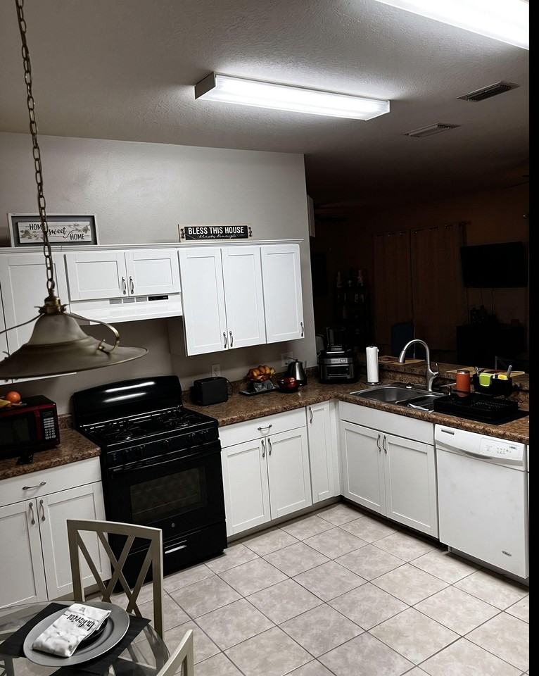 Emmetts Ct - Photo 6 of 10
