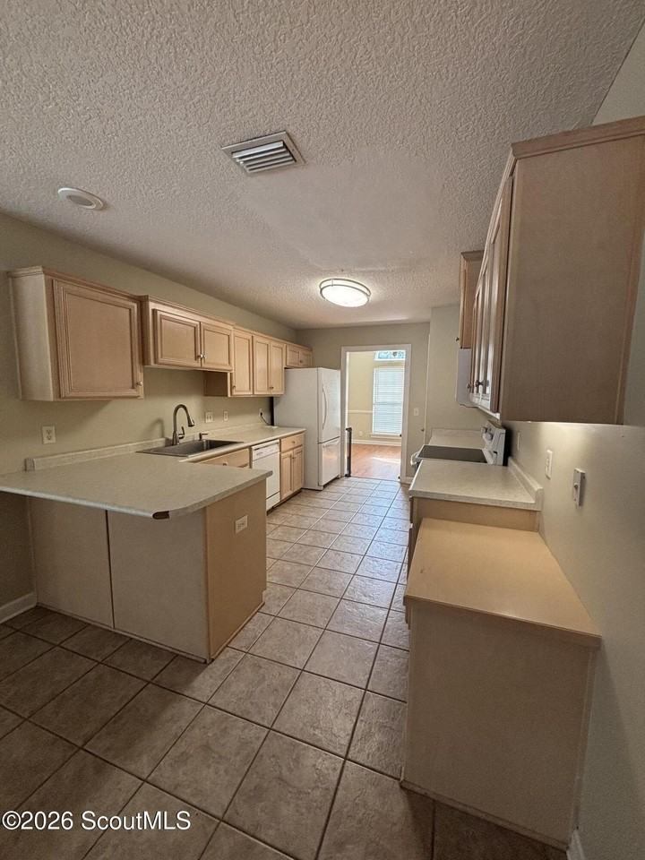 139 Eagle Crest Dr - Photo 5 of 8