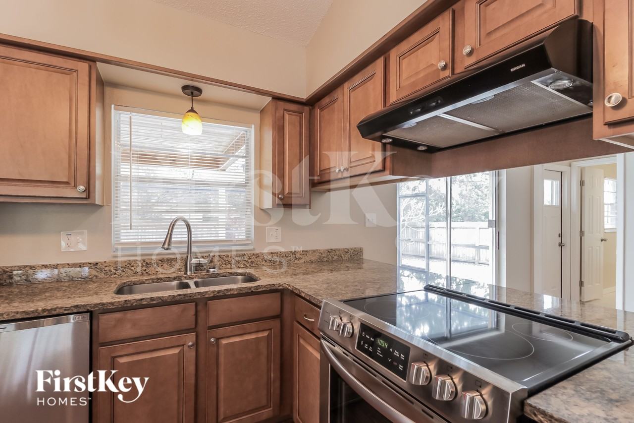 1365 Lech Ave Nw - Photo 5 of 16
