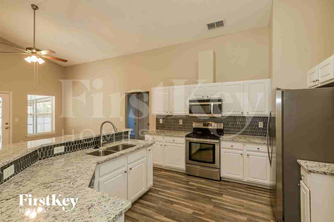 2047 Eclipse Dr - Photo 6 of 16
