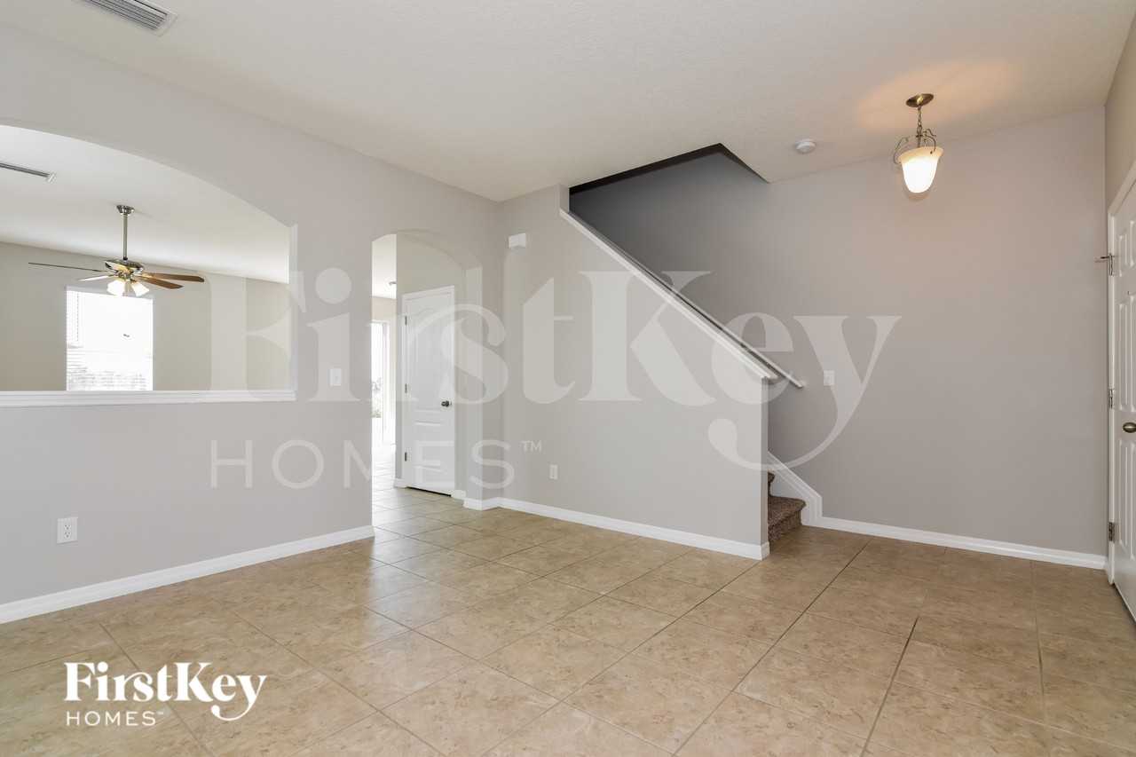 561 Vista Ridge Dr - Photo 4 of 16