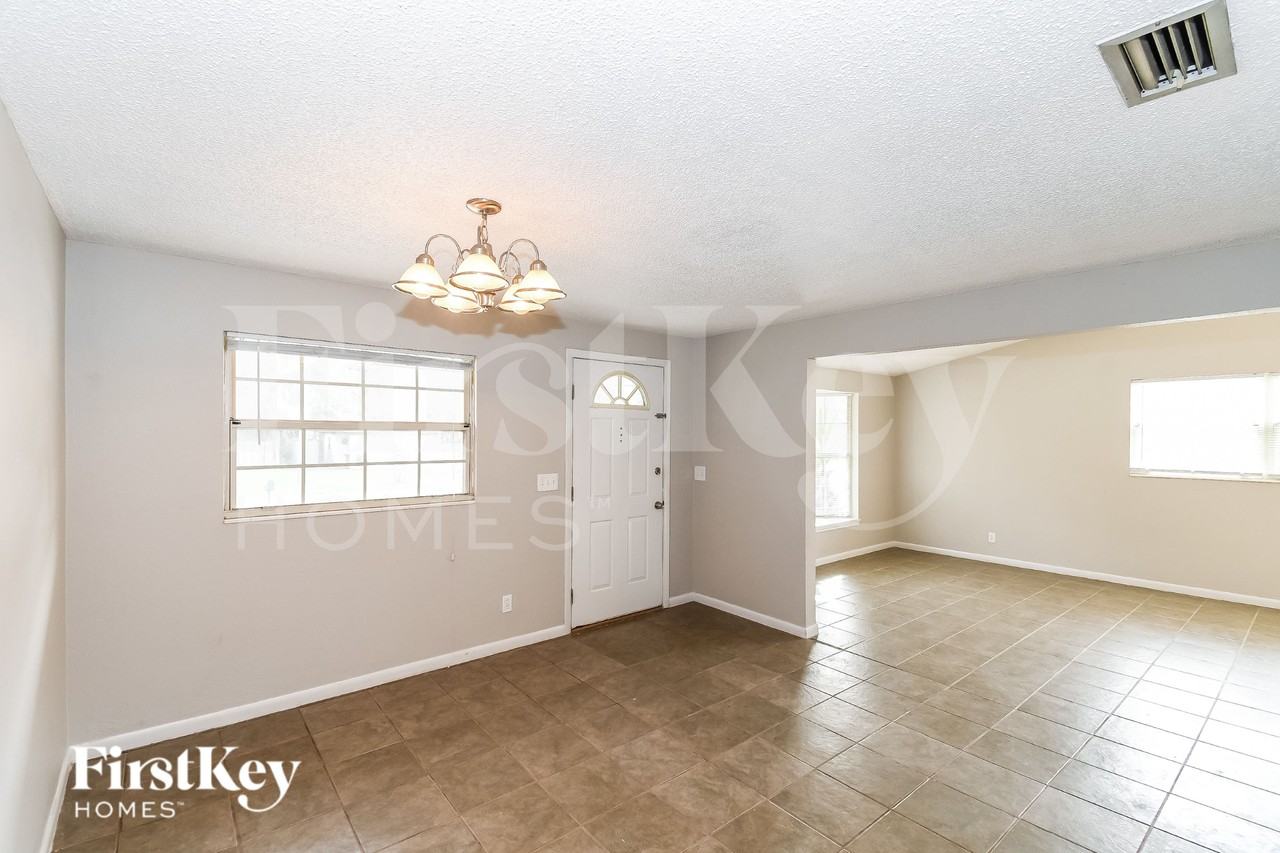 878 Westgate Dr - Photo 4 of 16
