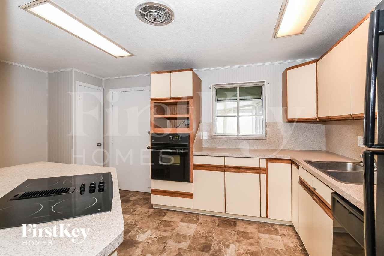 878 Westgate Dr - Photo 6 of 16