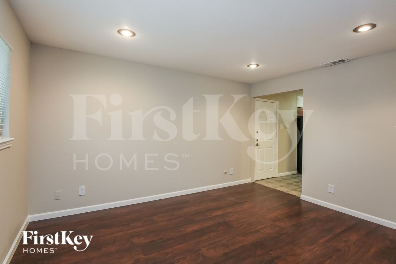 7640 Ryanridge Dr - Photo 2 of 16