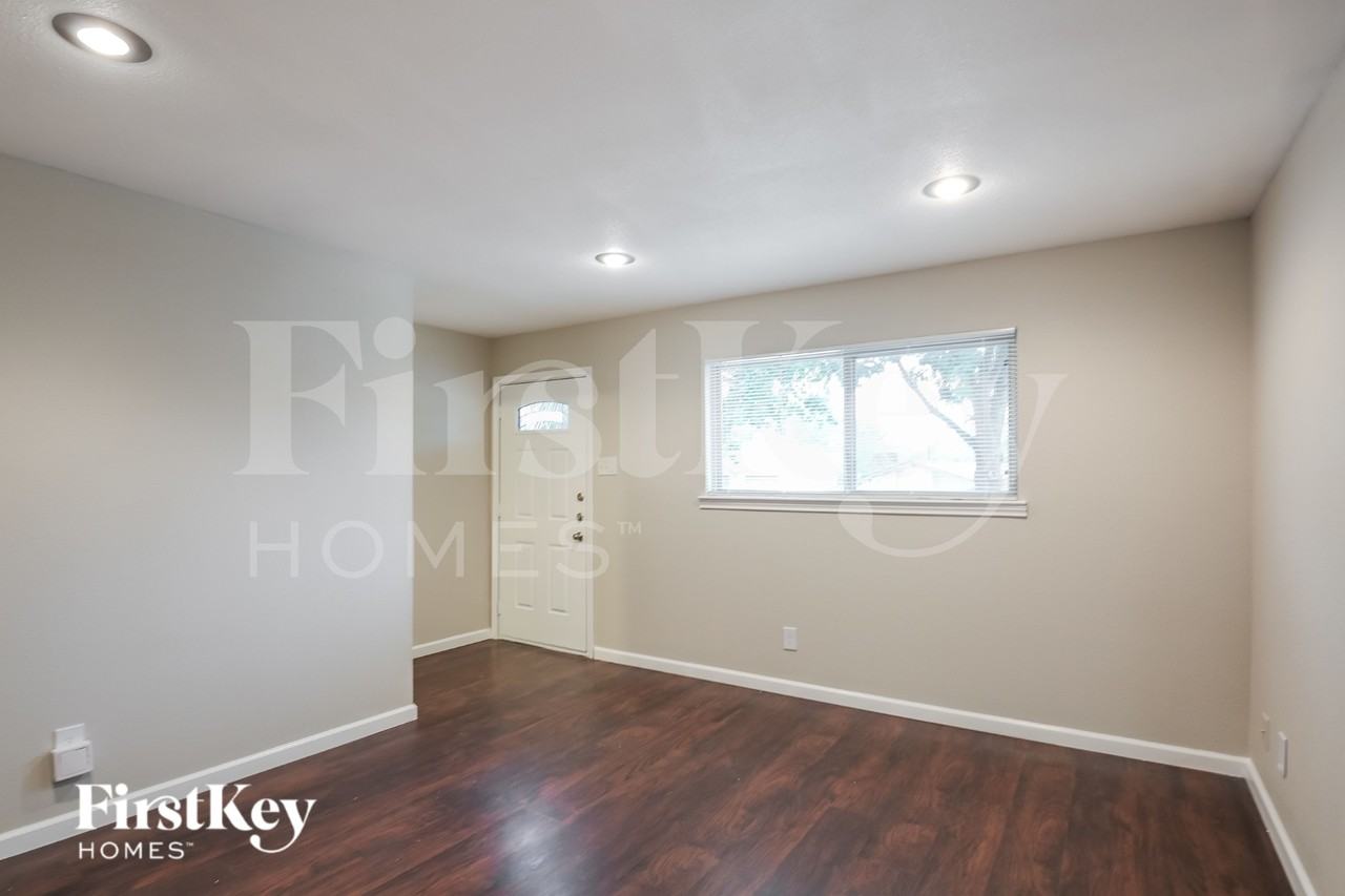 7640 Ryanridge Dr - Photo 3 of 16