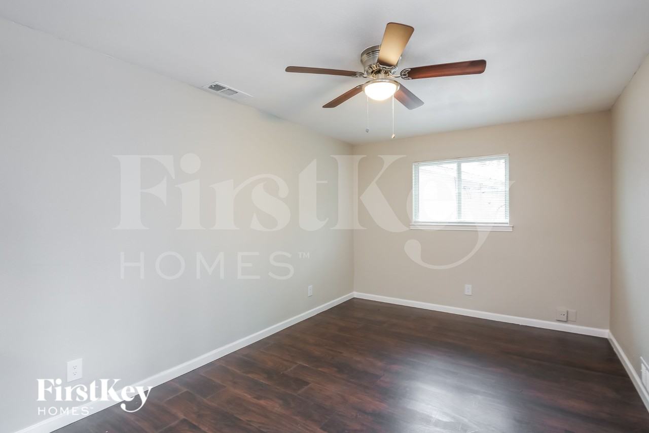 7640 Ryanridge Dr - Photo 4 of 16