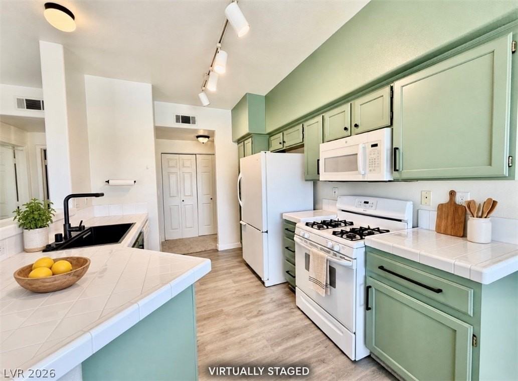 2121 Echo Bay St #201 - Photo 6 of 18