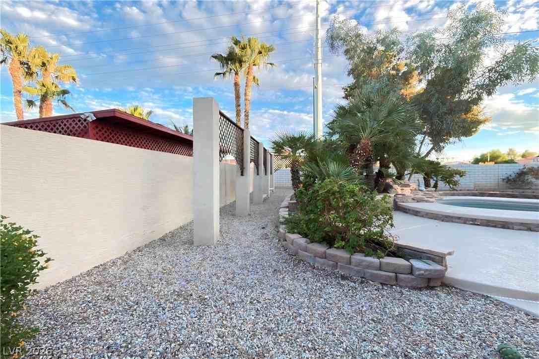 443 Compo Ave - Photo 6 of 28