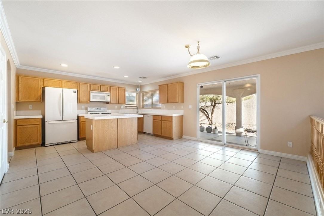 884 Sweeping Vine Ave - Photo 4 of 35