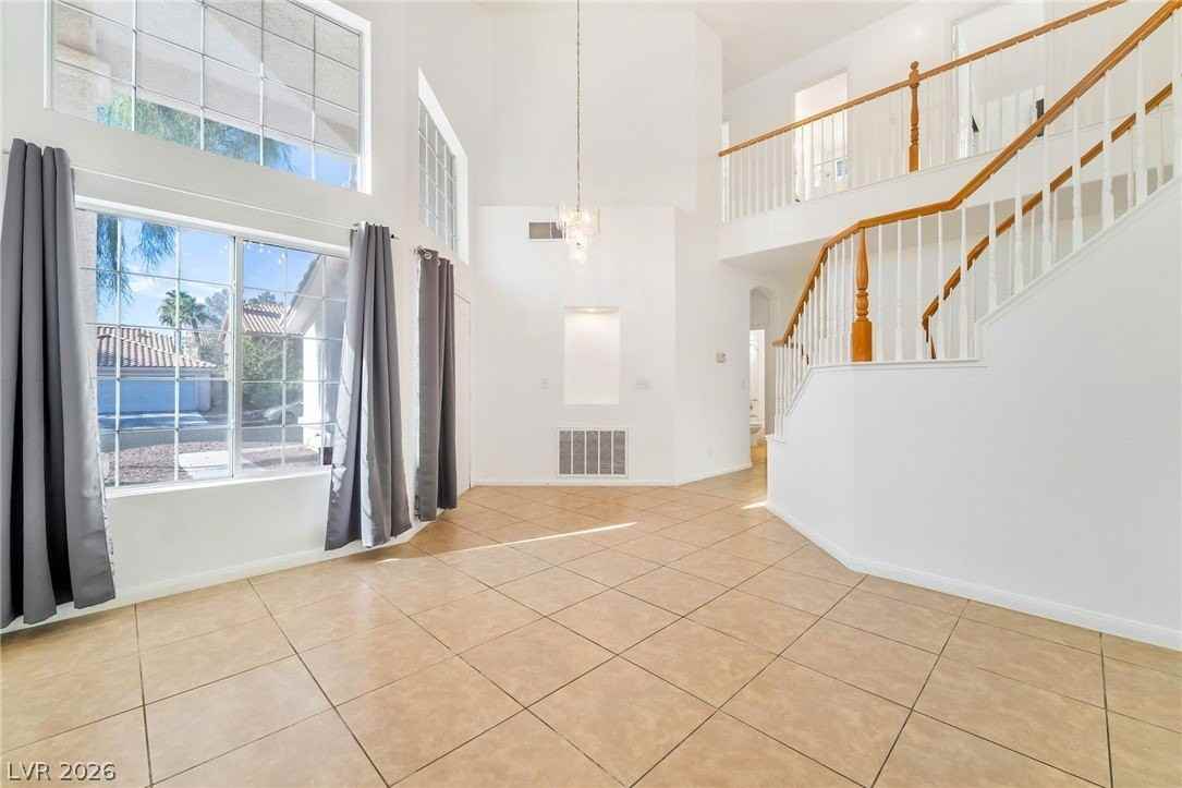 1354 Silver Knoll Ave - Photo 2 of 26