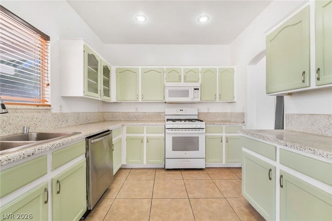 1354 Silver Knoll Ave - Photo 6 of 26
