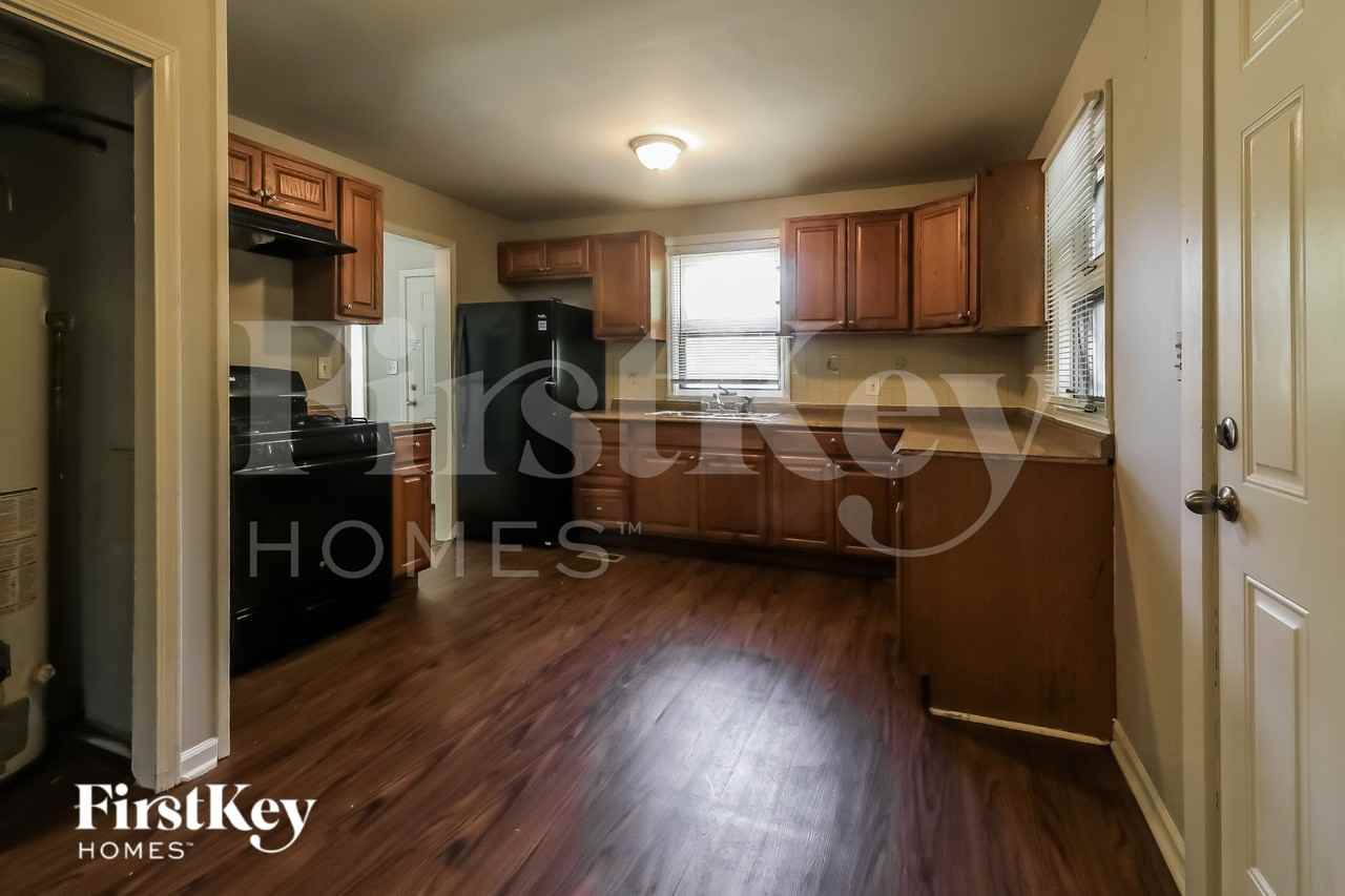 703 Porter St - Photo 6 of 15
