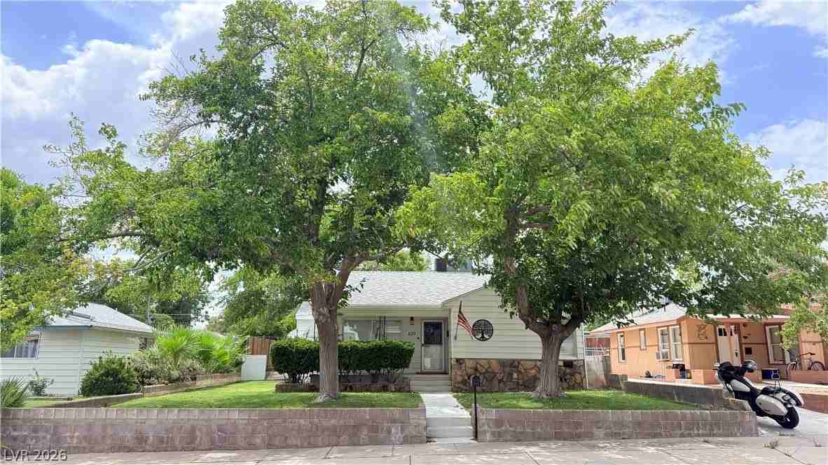 620 Avenue C - Photo 3 of 26