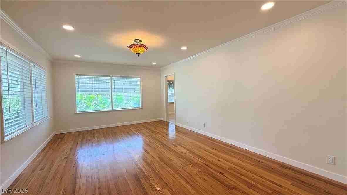 620 Avenue C - Photo 5 of 26