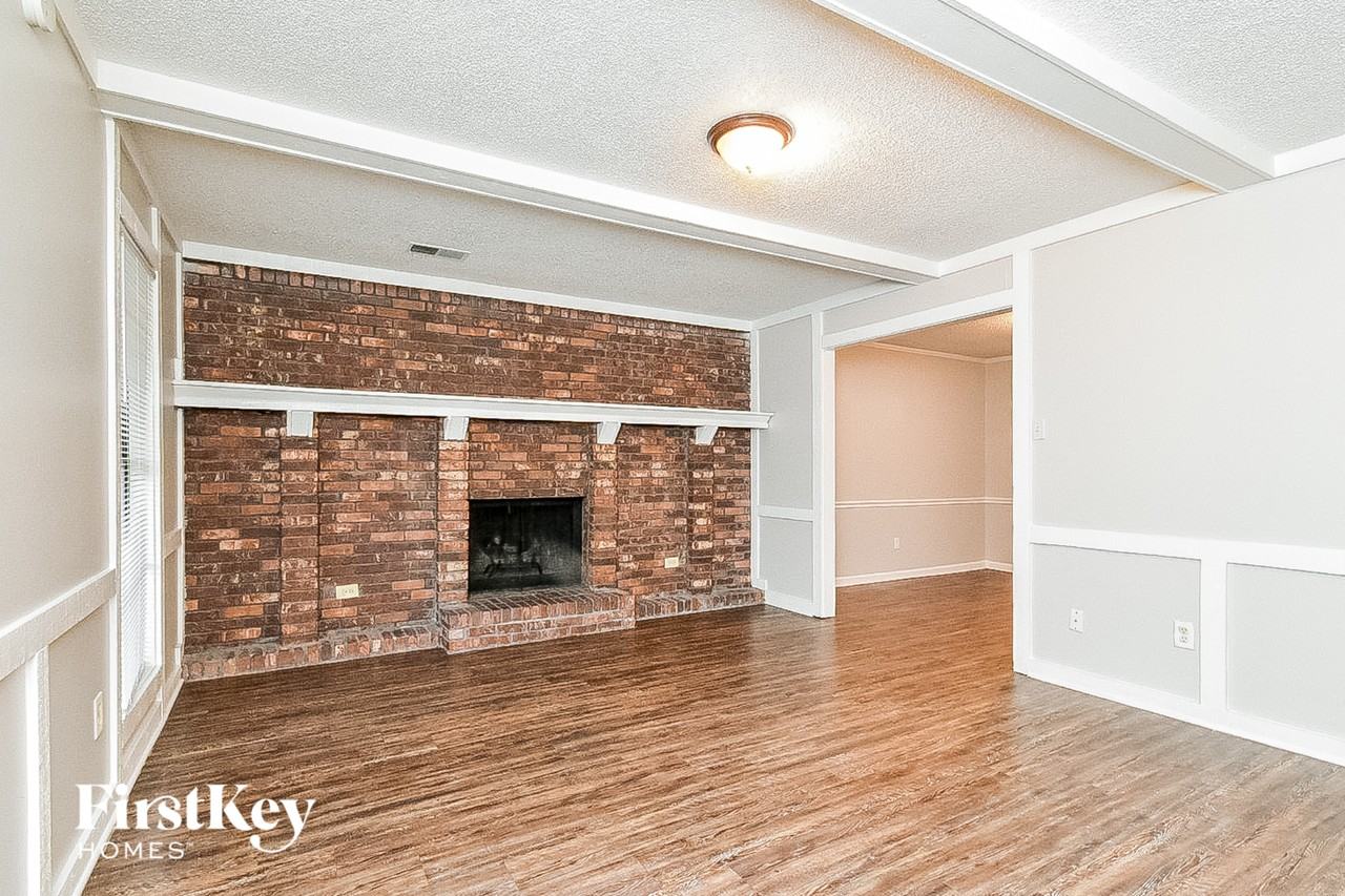 7008 Rockingham Rd - Photo 4 of 15