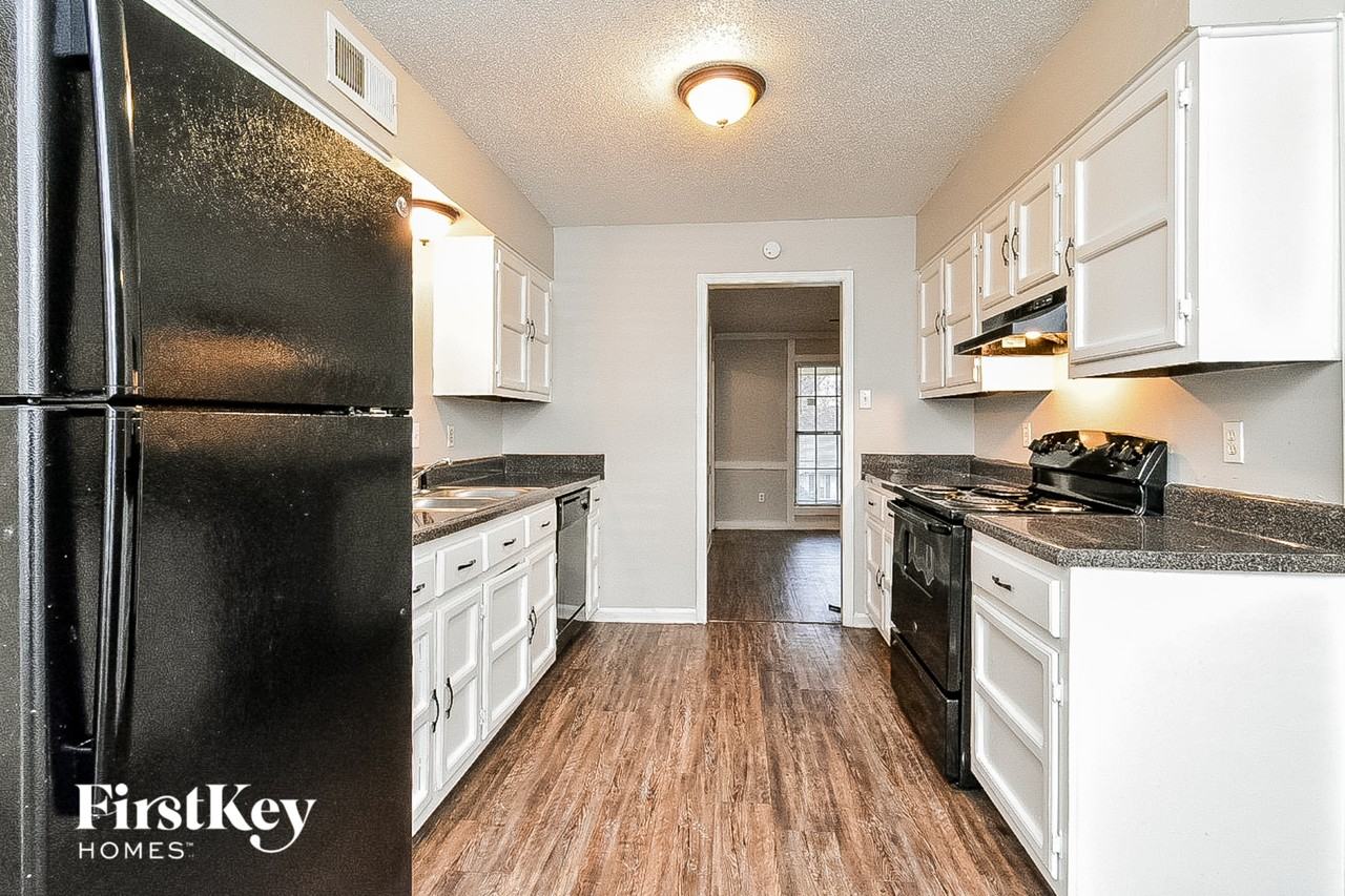 7008 Rockingham Rd - Photo 6 of 15