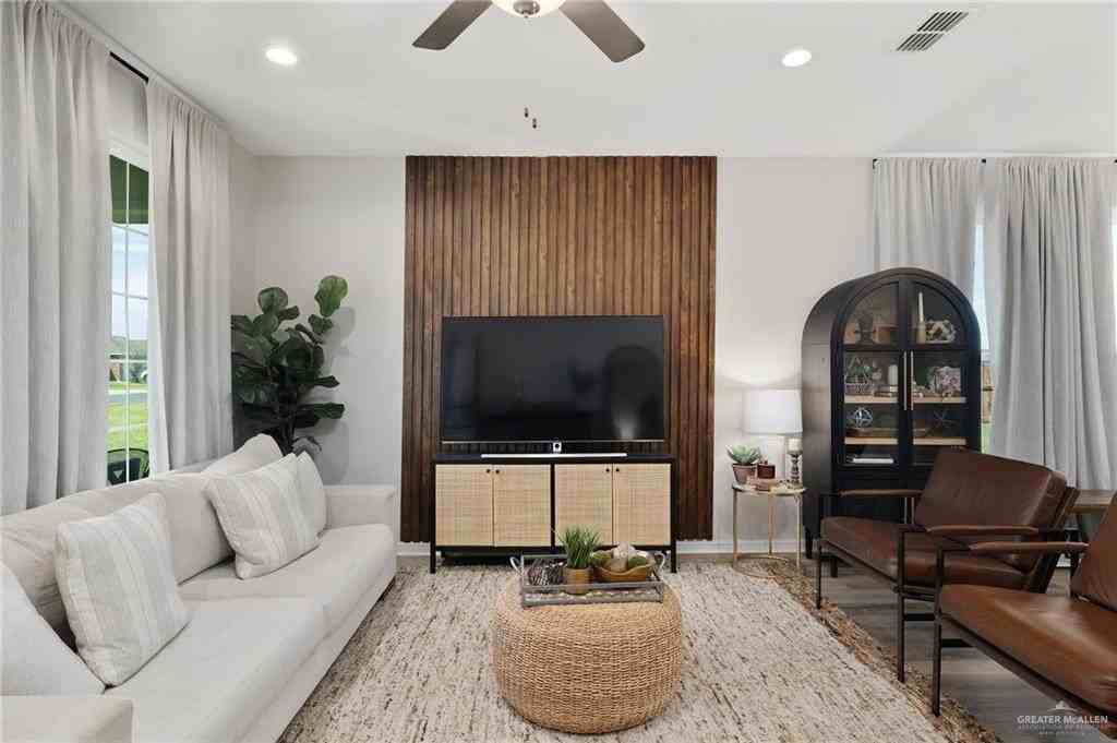 8506 N 33rd Ln - Photo 3 of 21
