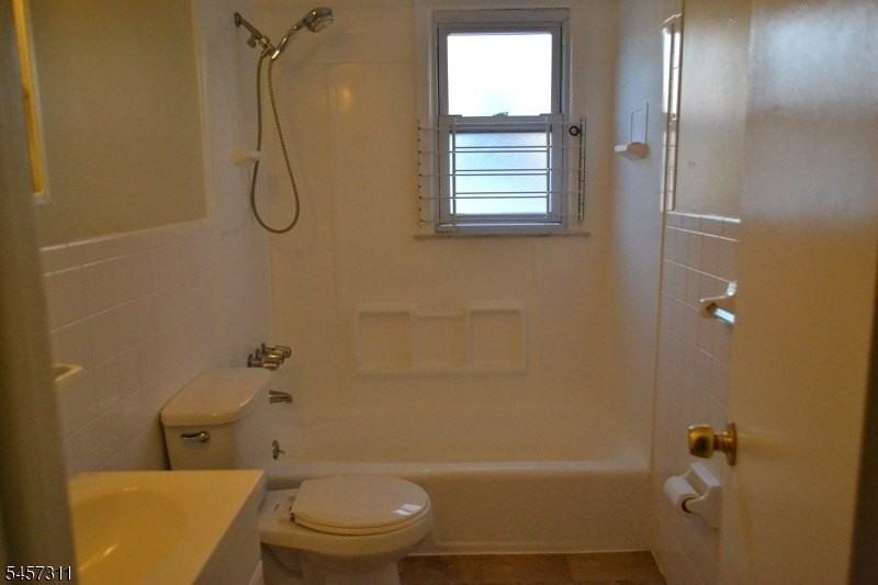 511 Downer St - Photo 5 of 9