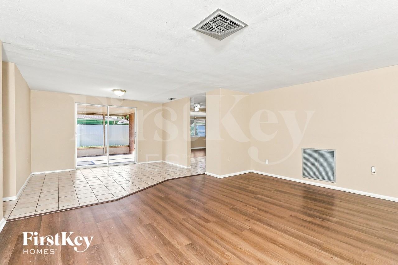 6230 7th Ave - Photo 7 of 17