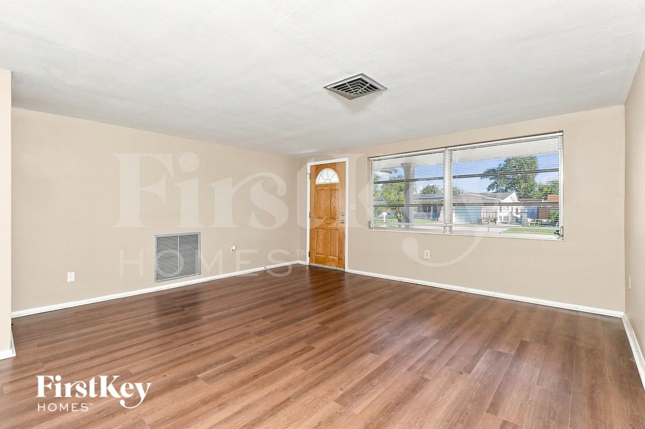 6230 7th Ave - Photo 3 of 17
