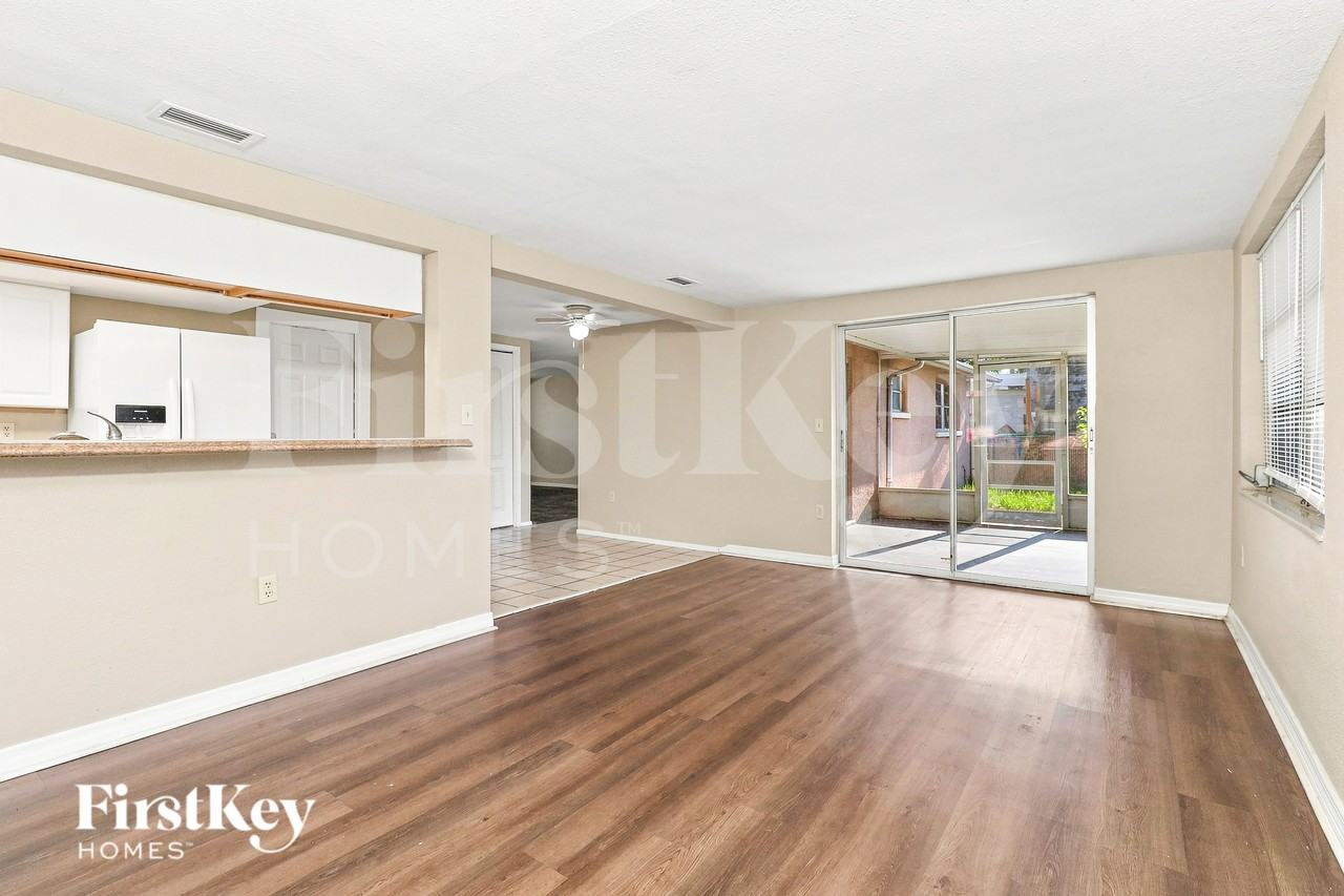 6230 7th Ave - Photo 4 of 17