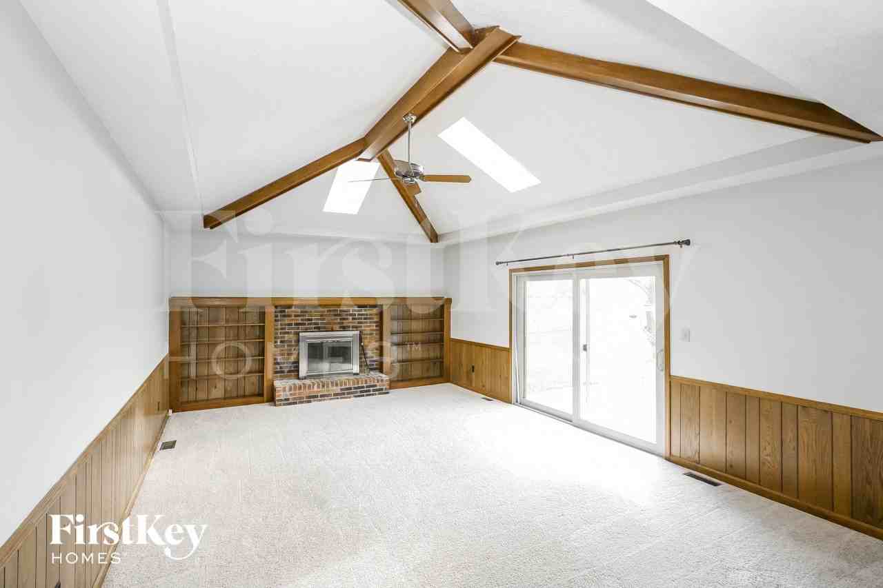 621 White Pine Dr - Photo 3 of 15
