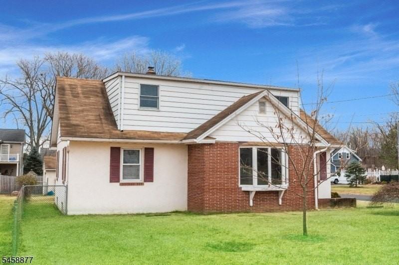 24 Morris Ave - Photo 2 of 25
