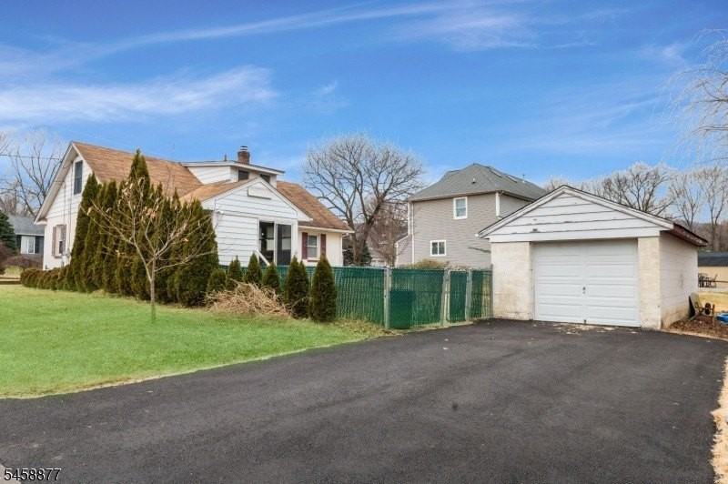 24 Morris Ave - Photo 4 of 25