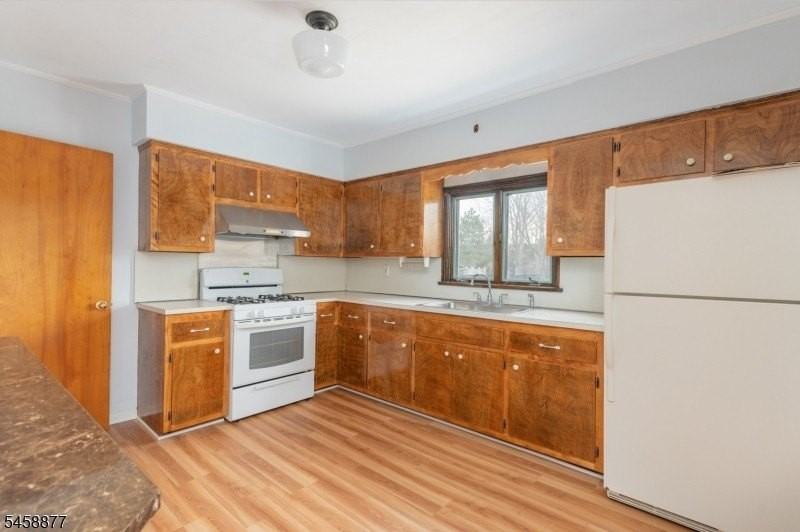 24 Morris Ave - Photo 5 of 25