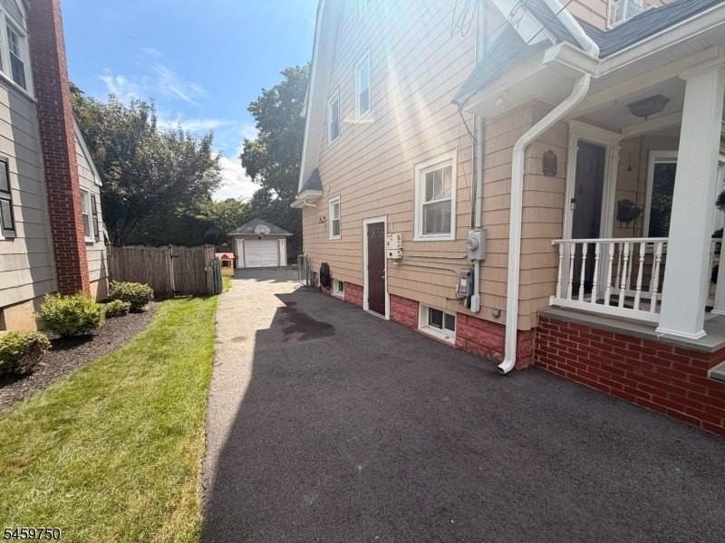 33 Poplar Ave - Photo 2 of 23