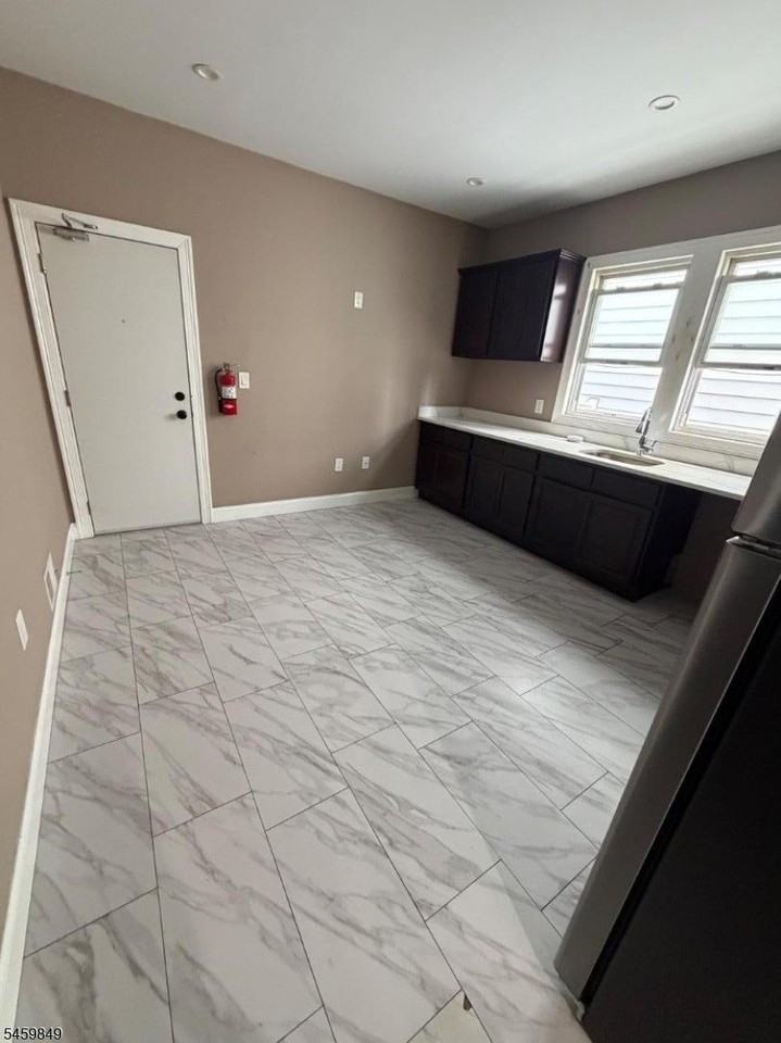 185 Tappan St - Photo 3 of 6