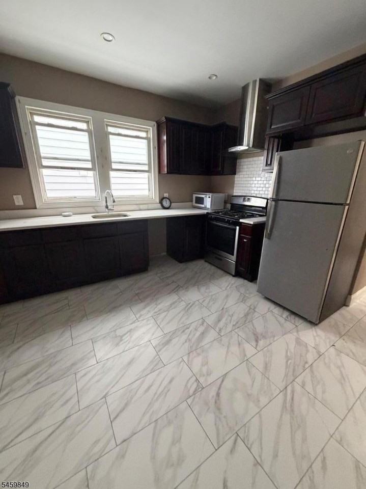 185 Tappan St - Photo 4 of 6