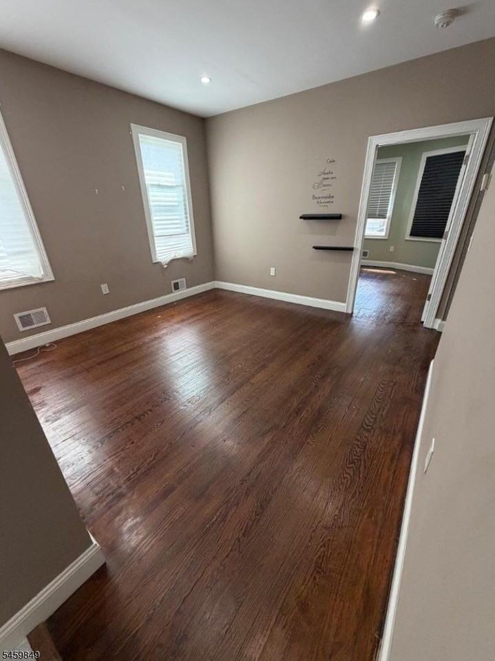 185 Tappan St - Photo 5 of 6