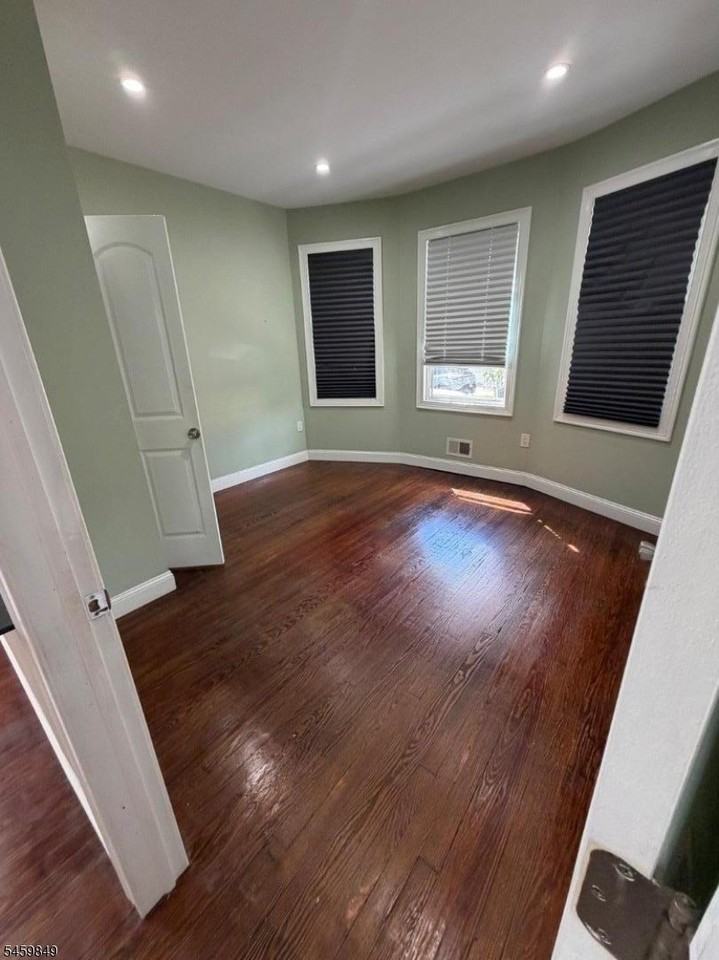 185 Tappan St - Photo 6 of 6