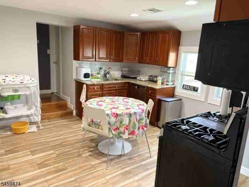 222 Boston Ave - Photo 3 of 14
