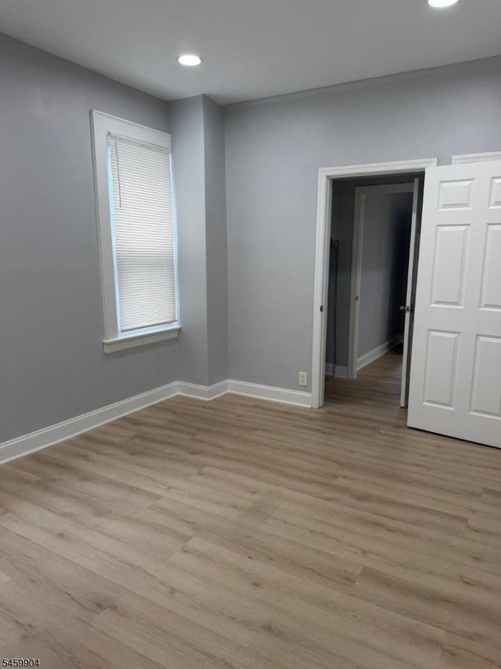 197 - 199 Hansbury Ave #1 - Photo 3 of 13