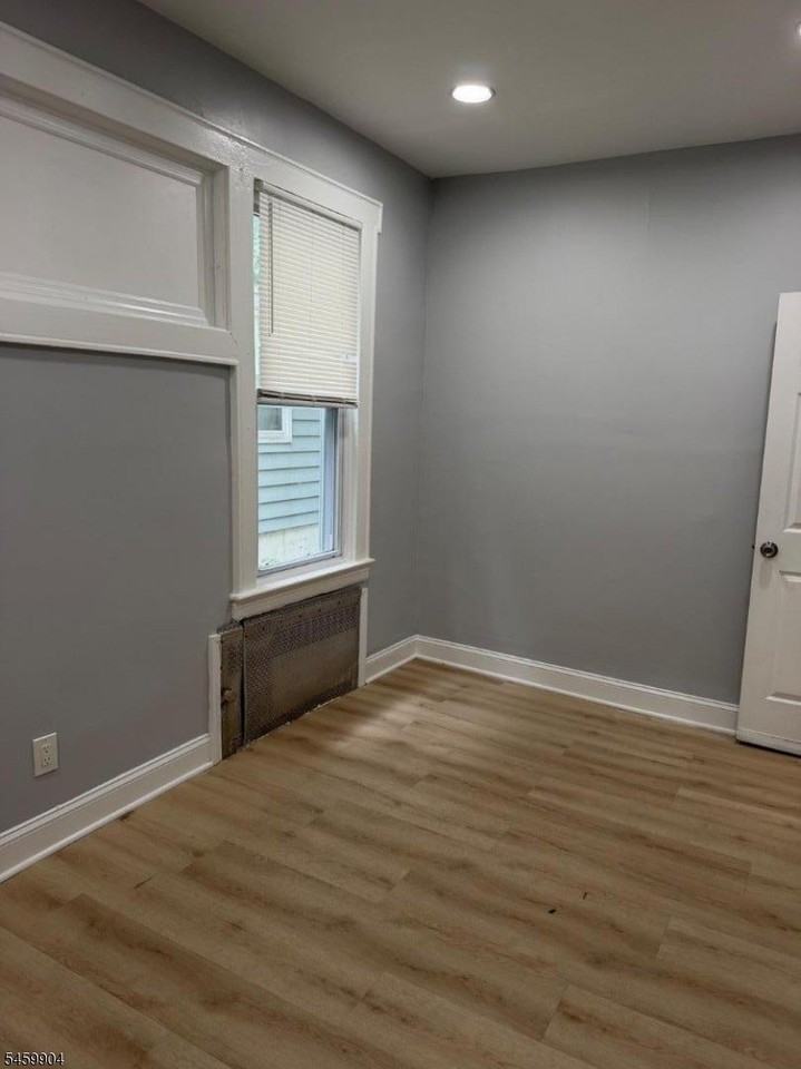 197 - 199 Hansbury Ave #1 - Photo 6 of 13