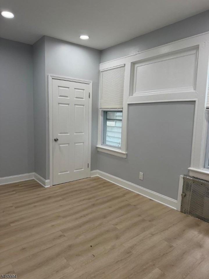 197 - 199 Hansbury Ave #1 - Photo 7 of 13