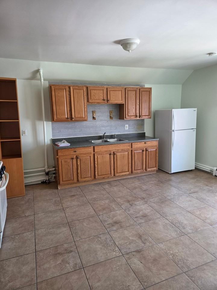 818 Madison Ave #3 - Photo 2 of 6
