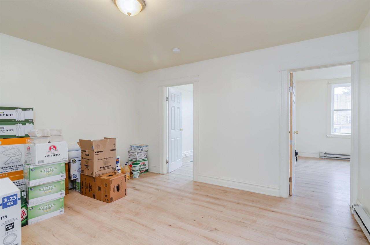 6A Rose Ave #2R - Photo 2 of 10