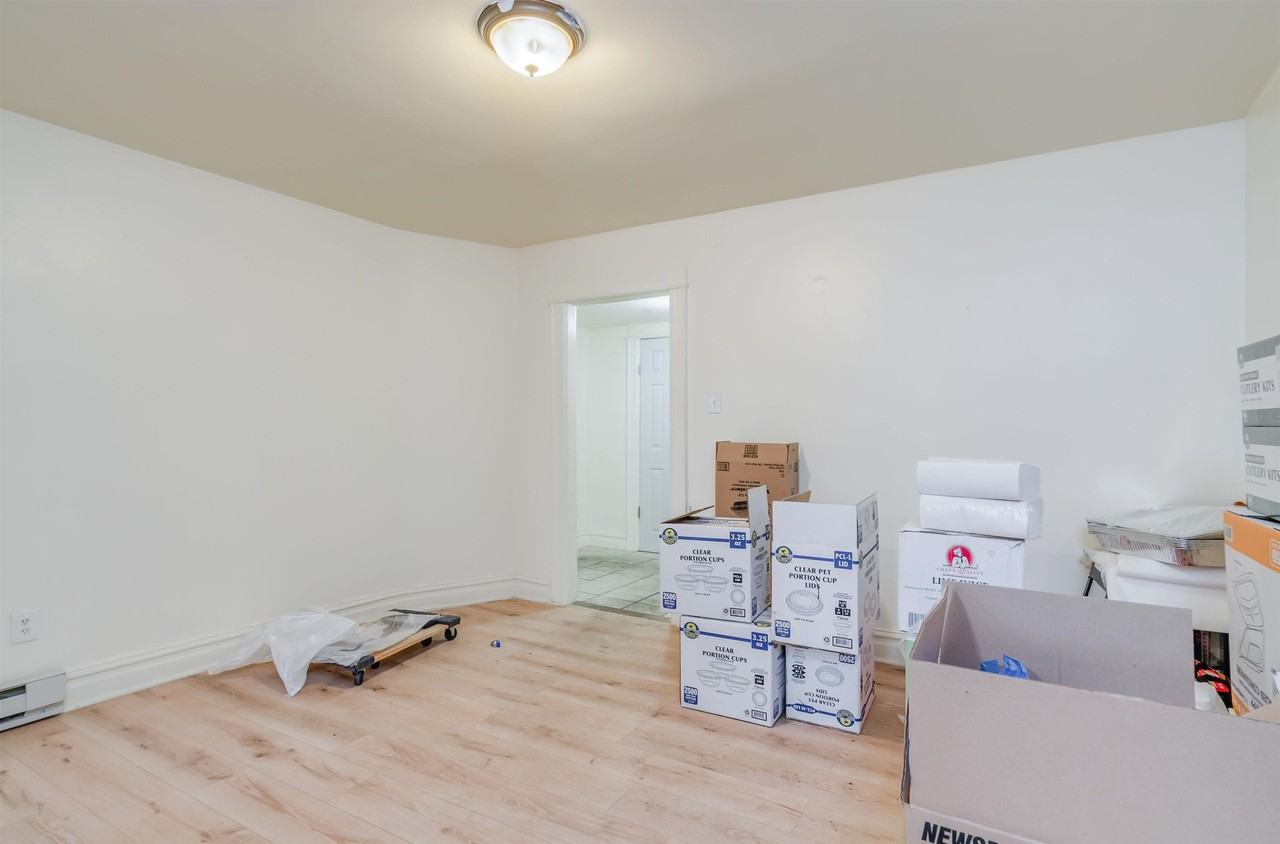 6A Rose Ave #2R - Photo 3 of 10