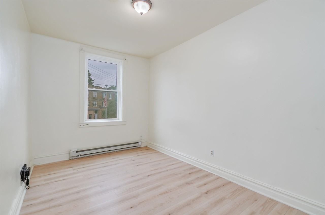 6A Rose Ave #2R - Photo 4 of 10