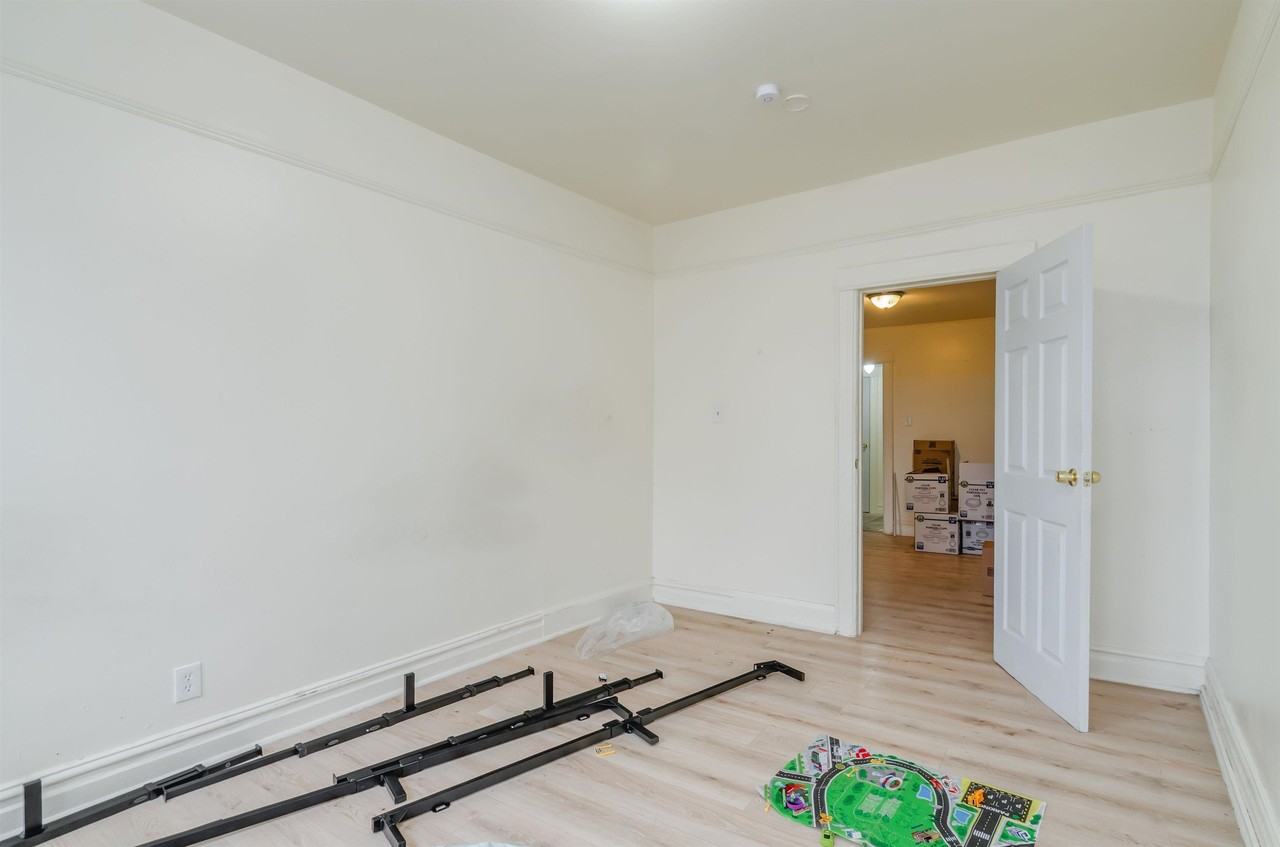 6A Rose Ave #2R - Photo 7 of 10
