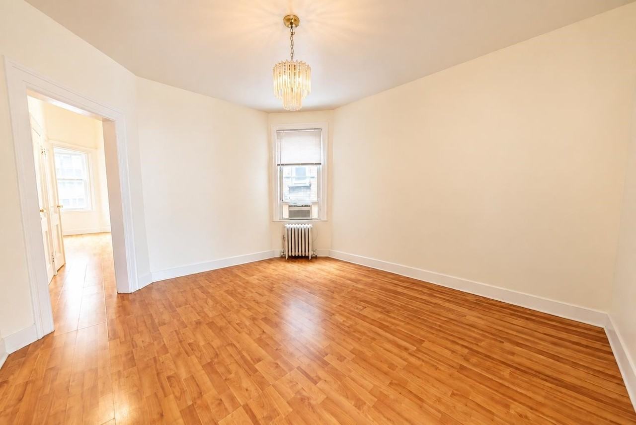 37 64th St #2 - Photo 2 of 10